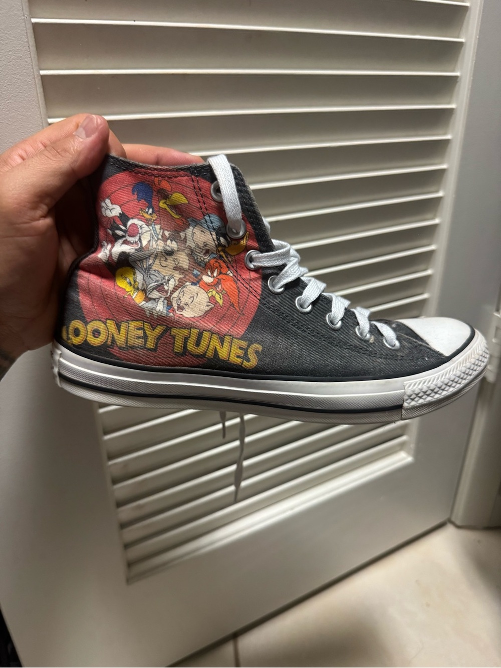 Gray High-Top Kids Sneakers with Looney Tunes Graphic